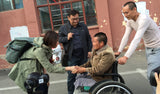 Going Miles Spreading Smiles 一人行。缓人心