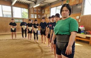 Heavyweight - Japan's Female Sumo Wrestlers – Content Distribution